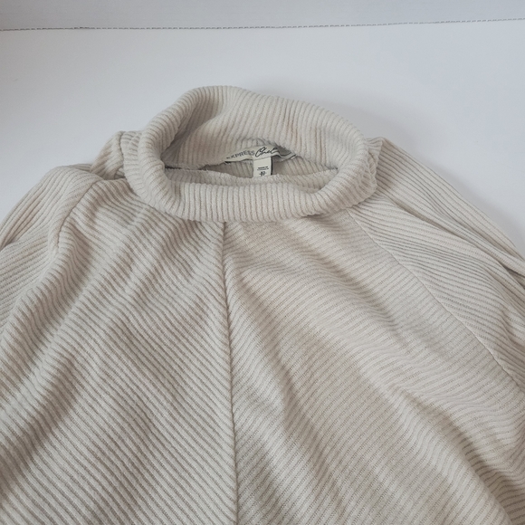 Turtleneck - Picture 4 of 6